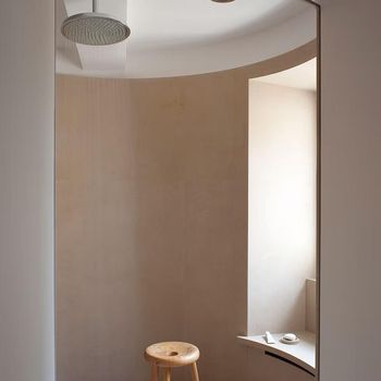 Tampilan Shower Niche atau tempat penyimpanan sabun, sampo, dan perlengkapan mandi lainnya.
