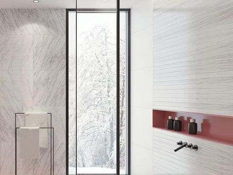 Tampilan Shower Niche atau tempat penyimpanan sabun, sampo, dan perlengkapan mandi lainnya.