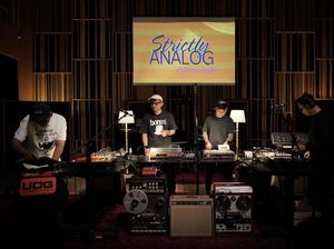 Strictly Analog Ajak Nostalgia ke Era Jaya Vinyl dan Kaset