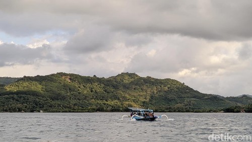 Suasana pantai di Gili Asahan, Desa Batu Putih, Kecamatan Sekotong, Lombok Barat, NTB. (Ahmad Viqi/detikBali)
