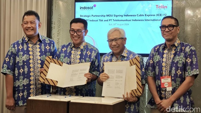 Telkom dan Indosat sepakat menjalin kerja sama gelar kabel bawah laut menghubungkan Singapura, IKN, hingga Manado.