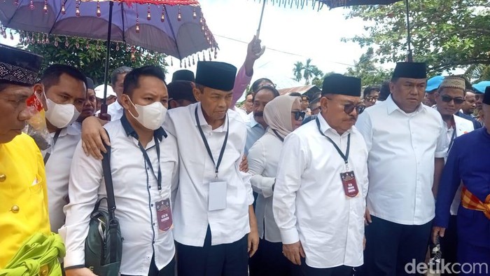Tonny-Rustam mendaftar sebagai cagub-cawagub Gorontalo.