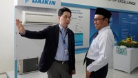Kolaborasi dengan SMK ini meliputi beberapa aspek. Termasuk didalamnya pengayaan kurikulum untuk menyesuaikan dengan kebutuhan dan perkembangan industri, pelatihan dan program guru tamu, uji kompetensi hingga sertifikasi industri.