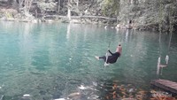 Spot paling favorit bagi pengunjung di Telaga Biru Cicerem Kuningan.