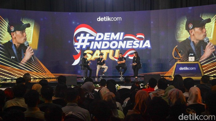 Veddriq Cerita Perjuangan Lolos ke Olimpiade 2024 di #DemiIndonesia Satu Peraih medali emas Olimpiade Paris 2024, Veddriq Leonardo, dan Chef de Misson Kontingen Indonesia di Olimpiade 2024, Anindya Bakrie, tampil dalam acara #DemiIndonesia Satu di Ballroom Menara Bank Mega, Jakarta, Rabu (28/8/2024).