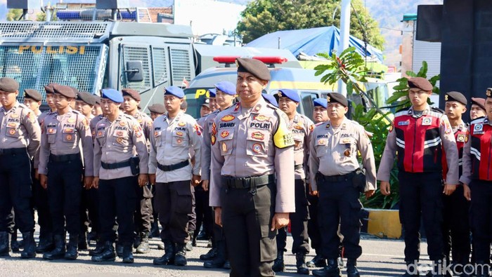 300 Personel Polda Jatim Gelar Pasukan Puri Agung di Pelabuhan Ketapang 300 Personel Polda Jatim Gelar Pasukan Puri Agung di Pelabuhan Ketapang