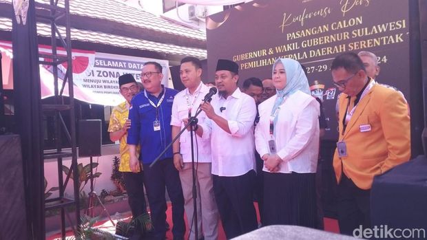 Andi Sudirman Sulaiman-Fatmawati Rusdi (ASS-Fatma) daftar Pilgub ke KPU Sulsel didampingi sejumlah ketua parpol pengusung.