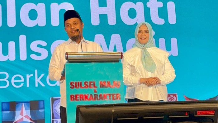 Andi Sudirman Sulaiman-Fatmawati Rusdi saat deklarasi maju Pilgub Sulsel.