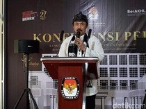 Tak Ditemani Wakilnya, Cabup Independen Aap Aptadi Daftar ke KPU Pandeglang