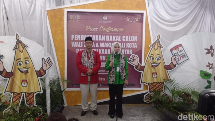 Bapaslon Nurhayati-Muslim saat mendaftar ke KPU Kota Tasikmalaya.