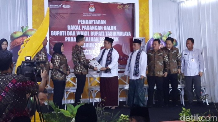 Bapaslon Petahana Ade Sugianto-Iip Daftar Pilbup Tasikmalaya