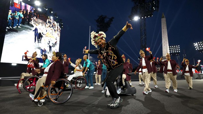 Begini Aksi Kontingen Indonesia di Pembukaan Paralimpiade Paris 2024 Paris 2024 Paralympics - Opening Ceremony - Paris, France - August 28, 2024
Athletes of Indonesia take part in the opening ceremony REUTERS/Kacper Pempel