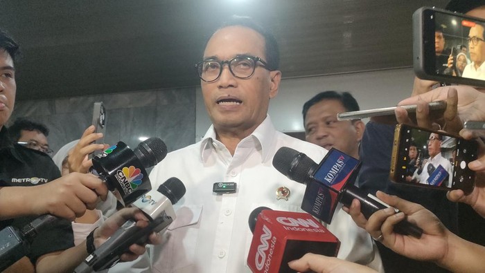 Menhub Budi Karya Sumadi di kompleks parlemen, Senayan, Jakarta Pusat, Kamis (29/8/2024).