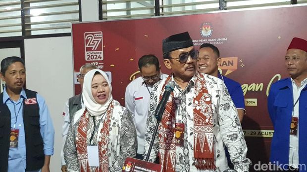 Bupati Petahana Sleman Kustini gandeng anggota DPR F-PKB Sukamto daftar Pilkada Sleman, Kamis (29/8/2024).