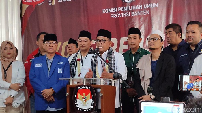 Cagub Banten Andra Soni di KPU Kota Serang (Bahtiar Rifai/detikcom)