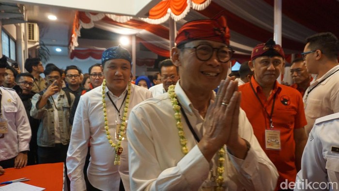 Dandan dan Arif saat mendaftar Pilwalkot Bandung 2024.