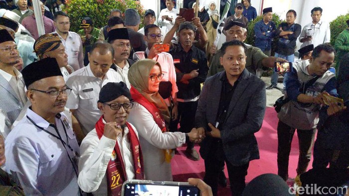 Dua paslon daftar ke KPU Tulungagung pada hari terakhir pendaftaran.