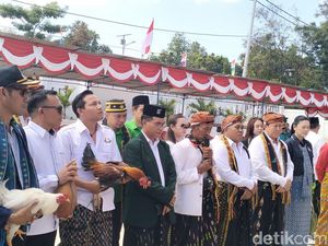 Edi-Weng ke KPU Bawa 1 Kendi Tuak dan 2 Ayam
