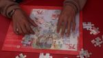 Potret Santri Belajar Mengenal Keaslian Uang Rupiah