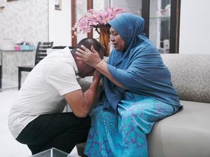 Jelang Daftar Pilgubsu, Edy Sungkeman ke Ibu-Ziarah Makam Ayah