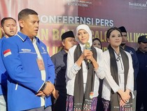 Bunda Fey-Regina Daftar Pilwali Kediri ke KPU Naik Sepeda Tandem