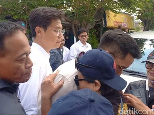 Peluk Hangat Gusti Bhre ke Relawan: Saya Selalu di Sini
