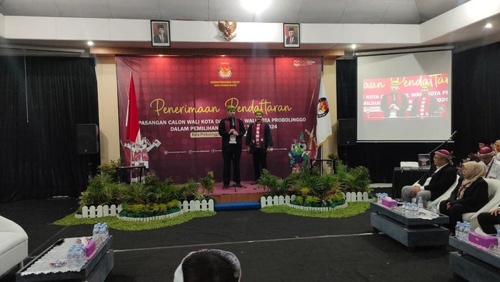 Habib Hadi-Zainal Arifin daftar ke KPU Kota Probolinggo.