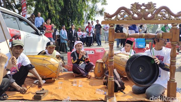 Hasbi Asyidiki Jayabaya dan Amir Hamzah resmi mendaftarkan diri menjadi calon Bupati dan Wakil Bupati Lebak