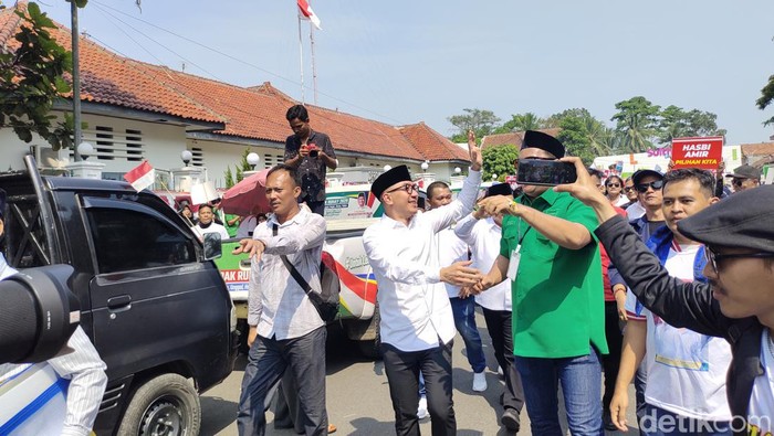 Hasbi Asyidiki Jayabaya dan Amir Hamzah resmi mendaftarkan diri menjadi calon Bupati dan Wakil Bupati Lebak