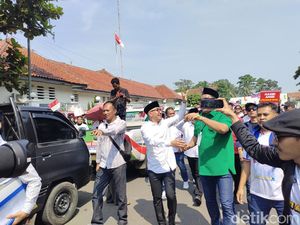 Hasbi-Amir Daftar Pilbup ke KPU Lebak, Diiringi Kirab Budaya