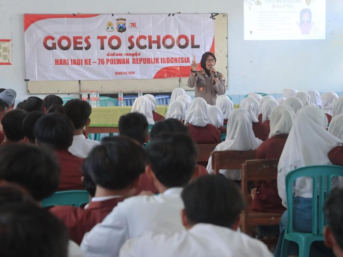 hut polwan di probolinggo dengan acara goes to school