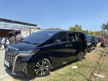 Ibin-Aushaf Daftar Pilbup Nganjuk dengan Iring-iringan 9 Alphard