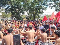 Jaranan-Cak Iringi Pendaftaran Satria-Tjok Surya ke KPU Klungkung