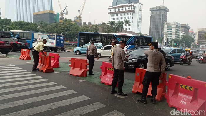 Lalu Lintas Dialihkan Saat Demo Ojol dan Kurir Guncang Medan Merdeka Barat