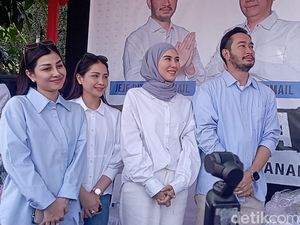 Jeje Govinda-Asep Ismail Daftar ke KPU Diantar Syahnaz-Nagita Slavina