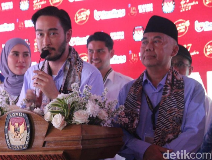 Jeje Govinda dan Asep  Ismail daftar ke KPU Bandung Barat.