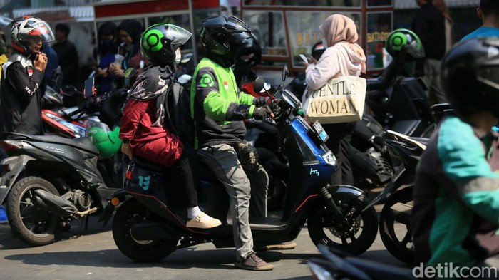 Ribuan driver ojek online (ojol) se-Jabodetabek bakal menggelar demonstrasi (demo), siang hari ini Kamis (29/8/2024). Pagi tadi mereka masih melayani penumpang.