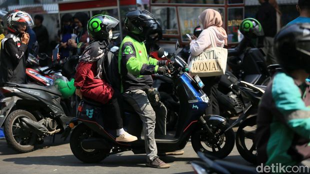 Ribuan driver ojek online (ojol) se-Jabodetabek bakal menggelar demonstrasi (demo), siang hari ini Kamis (29/8/2024). Pagi tadi mereka masih melayani penumpang.