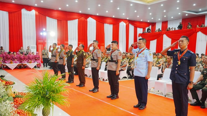 Kapolri Hadiri penutupan pendidikan Sespimti Dikreg ke-33 dan Sespimen Dikreg ke-64