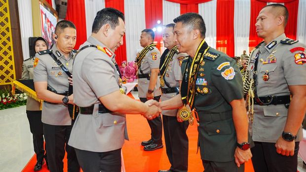 Kapolri Hadiri penutupan pendidikan Sespimti Dikreg ke-33 dan Sespimen Dikreg ke-64
