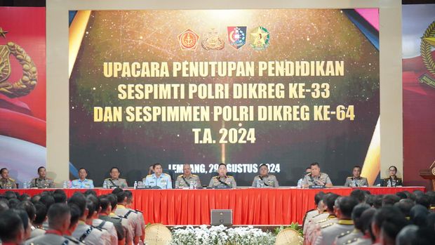 Kapolri Hadiri Penutupan Sespimti Dikreg ke-33 dan Sespimen Dikreg ke-64