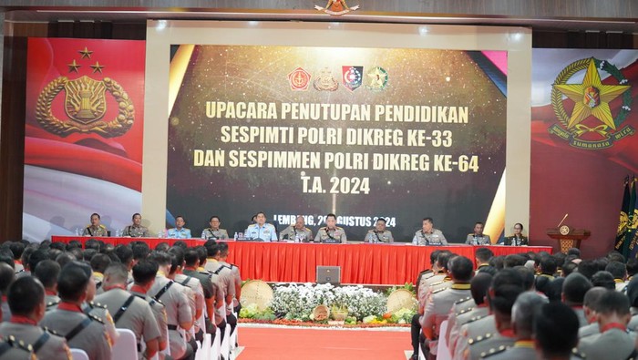 Kapolri Hadiri Penutupan Sespimti Dikreg ke-33 dan Sespimen Dikreg ke-64