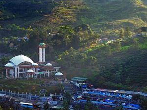 Menjajal Long Weekend ke Puncak yang Kini Bebas Warung Pinggir Jalan