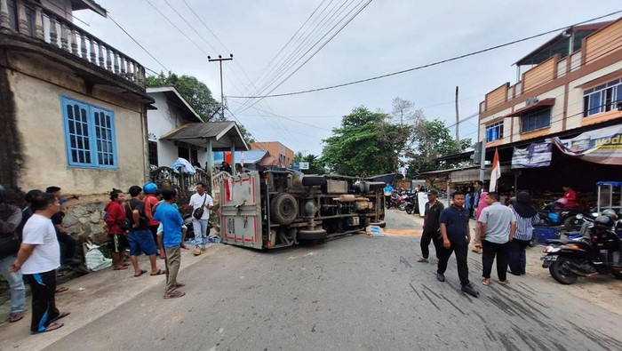 Kecelakan lalu lintas di Tanjungpinang, Kepri pagi tadi. (Foto: Dok Satlantas Polresta Tanjungpinang).