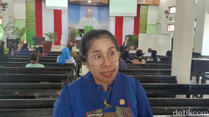 Kepala Dinas DP3A NTT, Ruth Laiskodat saat memberikan keterangan kepada awak media di Kupang, Kamis (29/8/2024). (Simon Selly/detikBali)