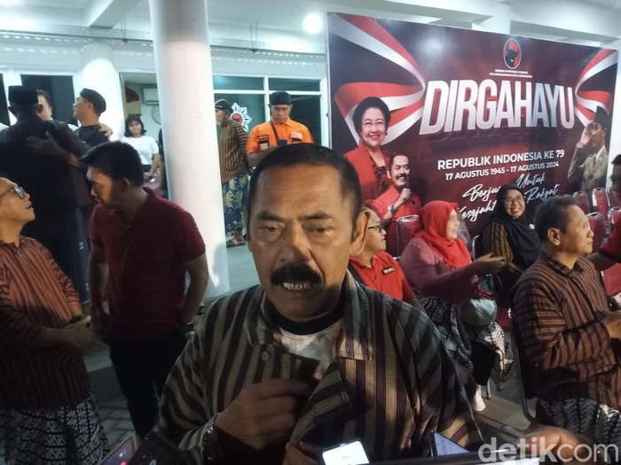 Ketua DPC PDIP Solo, FX Hadi Rudyatmo, di Kantor DPC PDIP Solo, Kamis (29/8/2024) malam.
