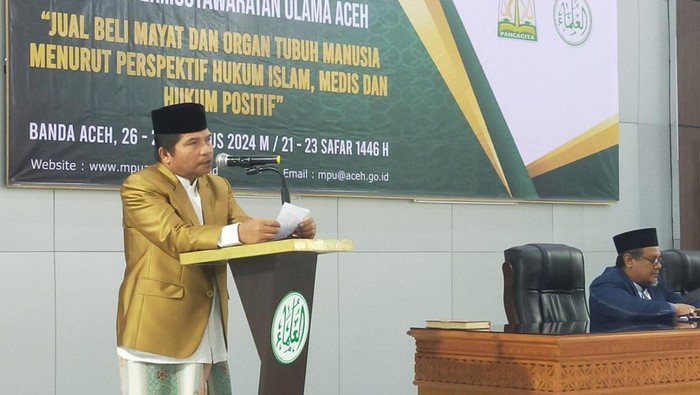 Ketua MPU Aceh, Tgk. H. Faisal Ali menyampaikan sambutan saat penutupan Sidang Paripurna-IV di Gedung Tgk. H. Abdullah Ujong Rimba MPU Aceh, Rabu (28/8/2024). (dok MPU Aceh)