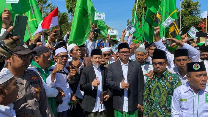 KH Muhammad Ali Fikri dan KH Unais Ali Hisyam daftar ke KPU sebagai paslon Pilbup Sumenep