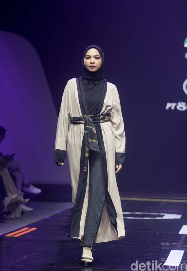 Fashion show koleksi busana buatan perusahaan tekstil Sritex yang berkolaborasi dengan APR di Muffest 2024, Istora Senayan, Jakarta, Sabtu [10/8/2024]. Foto: Mohammad Abduh/detikcom.