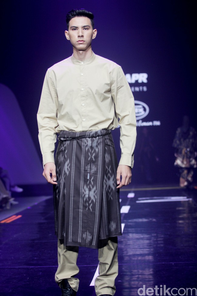 Fashion show koleksi busana buatan perusahaan tekstil Sritex yang berkolaborasi dengan APR di Muffest 2024, Istora Senayan, Jakarta, Sabtu [10/8/2024]. Foto: Mohammad Abduh/detikcom.